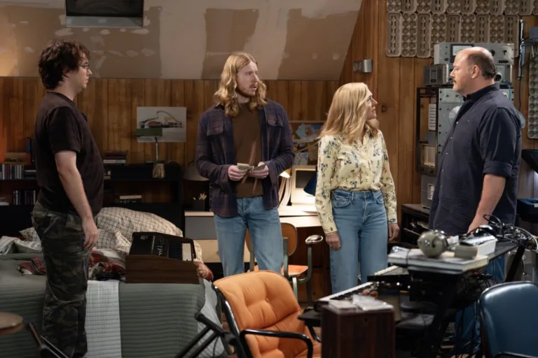 “A Serious Journalist and Your Brain on Drugs” – CBS Original Series GEORGIE & MANDY’S FIRST MARRIAGE, Scheduled to air on Thursday, October 15th (8:00-8:31 PM, ET/PT) on the CBS Television Network. Pictured (L-R): Dougie Baldwin as Connor, Rachel Bay Jones as Audrey, Will Sasso as Jim Photo: Troy Harvey/CBS/Warner Bros. © 2026 CBS Broadcasting Inc. All Rights Reserved.