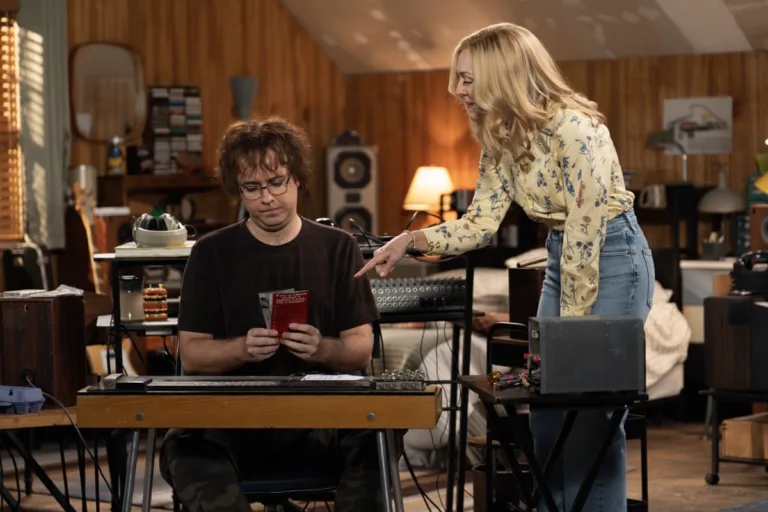 “A Serious Journalist and Your Brain on Drugs” – CBS Original Series GEORGIE & MANDY’S FIRST MARRIAGE, Scheduled to air on Thursday, October 15th (8:00-8:31 PM, ET/PT) on the CBS Television Network. Pictured (L-R): Dougie Baldwin as Connor, Rachel Bay Jones as Audrey Photo: Troy Harvey/CBS/Warner Bros. © 2026 CBS Broadcasting Inc. All Rights Reserved.