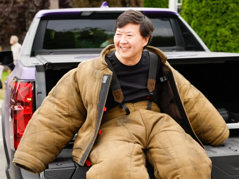 ANIMAL CONTROL: Ken Jeong in the “Bugs & Rabid Dogs” episode of Animal Control airing Sunday, Oct. 18 (8:30-9:00 PM ET/PT) on FOX. © 2026 Fox Media LLC. CR: Bettina Strauss/FOX.