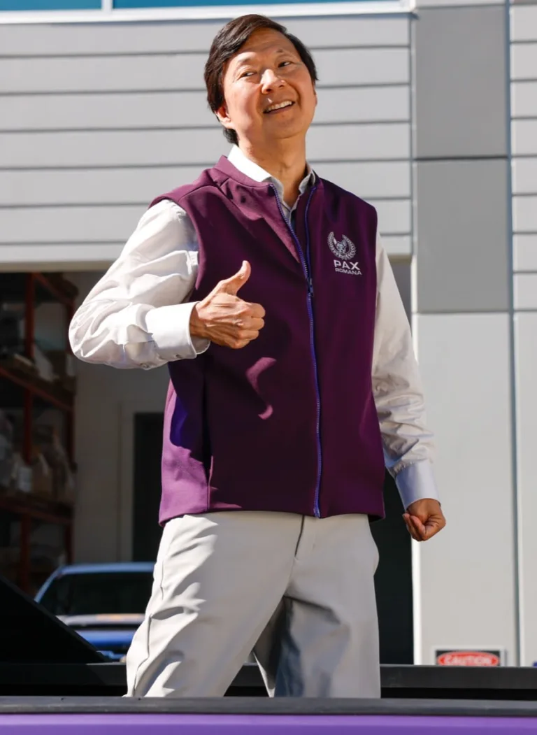 ANIMAL CONTROL: Ken Jeong in the “Bugs & Rabid Dogs” episode of Animal Control airing Sunday, Oct. 18 (8:30-9:00 PM ET/PT) on FOX. © 2026 Fox Media LLC. CR: Bettina Strauss/FOX.
