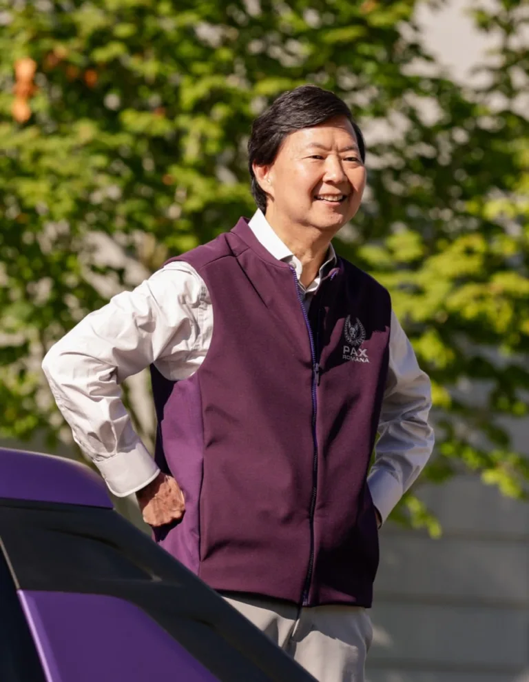 ANIMAL CONTROL: Ken Jeong in the “Bugs & Rabid Dogs” episode of Animal Control airing Sunday, Oct. 18 (8:30-9:00 PM ET/PT) on FOX. © 2026 Fox Media LLC. CR: Bettina Strauss/FOX.