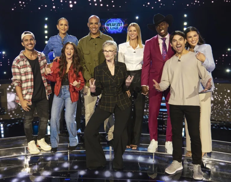 Celebrity Weakest Link Season 2 Episode 5 : L-R: RGIII & Grete Griffin, Ashley Iaconetti & Jared Haibon, Boris Kodjoe & Nicole Ari Parker, Alexa PenaVega & Carlos PenaVega with Host Jane Lynch (C) in the CELEBRITY WEAKEST LINK “Power Couples” Season Premiere episode airing Monday, Oct. 19 (9:01-10:00 PM ET/PT) on FOX. © 2026 Fox Media LLC. CR: Tom Griscom/FOX.
