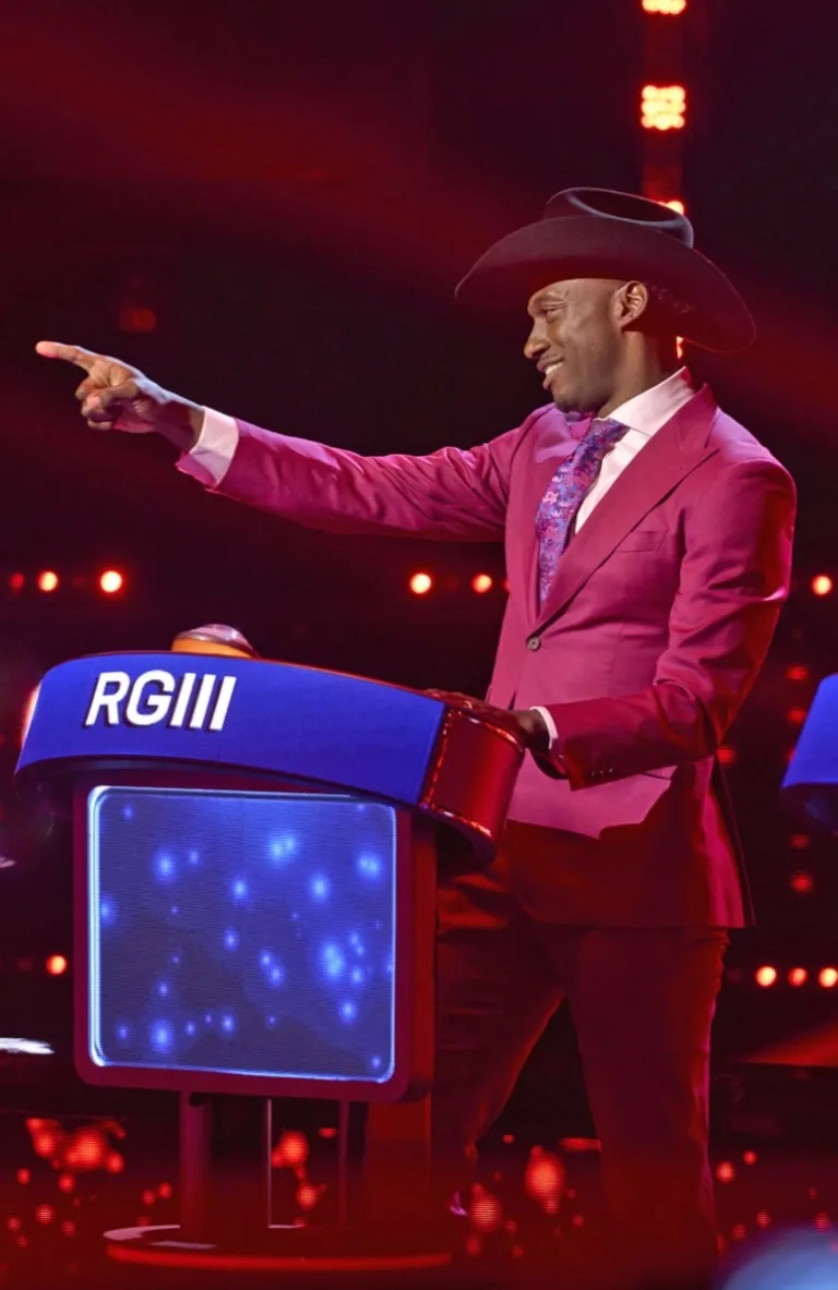 CELEBRITY WEAKEST LINK: L-R: RGIII & Grete Griffin, Ashley Iaconetti & Jared Haibon, Boris Kodjoe & Nicole Ari Parker, Alexa PenaVega & Carlos PenaVega with Host Jane Lynch (C) in the CELEBRITY WEAKEST LINK “Power Couples” Season Premiere episode airing Monday, Oct. 19 (9:01-10:00 PM ET/PT) on FOX. © 2026 Fox Media LLC. CR: Tom Griscom/FOX.
