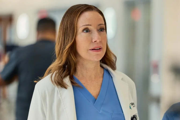 DOC: Molly Parker in the “S.O.S" episode of DOC airing Tuesday, October. 20 (8:00-9:00 PM ET/PT) on FOX. CR: John Medland/FOX. ©2026 FOX Media LLC.