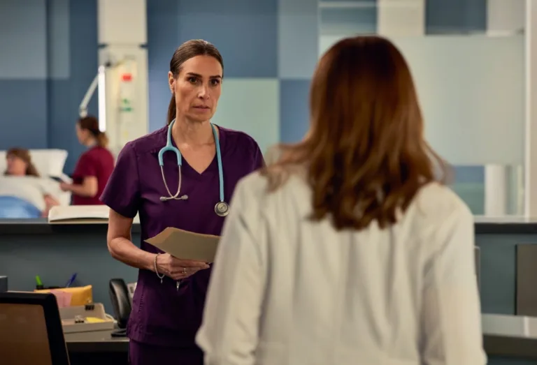 DOC Season 3 Episode 5 : Molly Parker in the “S.O.S" episode of DOC airing Tuesday, October. 20 (8:00-9:00 PM ET/PT) on FOX. CR: John Medland/FOX. ©2026 FOX Media LLC.