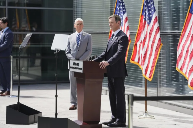 LINE OF FIRE -- "Cul-de-Sac" Episode 105 -- Pictured: (l-r) Sam Waterston as Barnes, Peter Krause as Mike Hollingsworth -- (Photo by: Spencer Pazer/NBC)