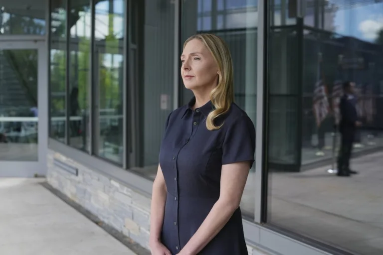 LINE OF FIRE -- "Cul-de-Sac" Episode 105 -- Pictured: Hope Davis as Jane Hollingsworth -- (Photo by: Spencer Pazer/NBC)
