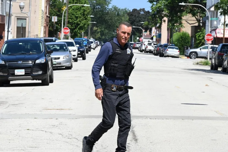 CHICAGO P.D. Season 14 Episode 3 -- "Under the Surface " Episode 1403 -- Pictured: Jason Beghe as Sgt. Hank Voight -- (Photo by: Lori Allen/NBC)