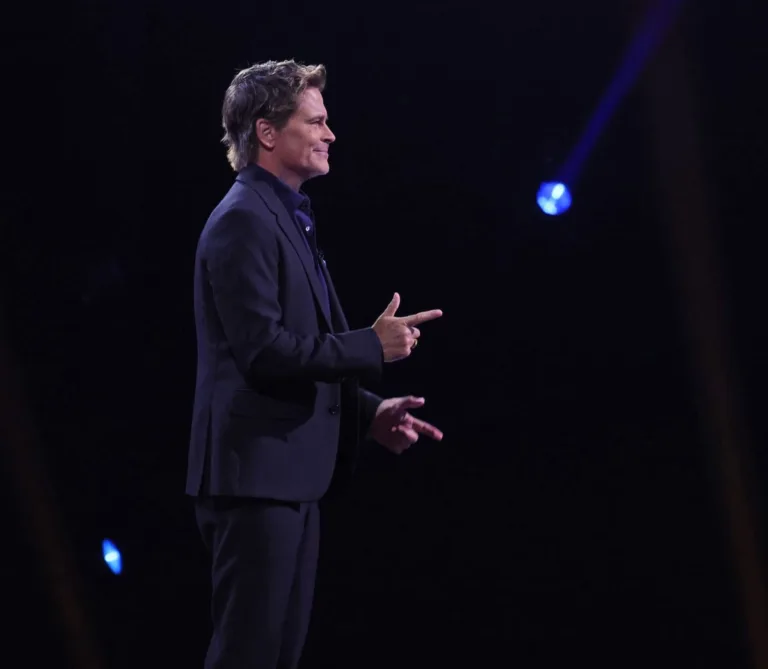 THE FLOOR Season 6 Episode 5 : Rob Lowe in the “Gamble for Glory" episode of THE FLOOR airing on Wednesday October 21 (8:00-9:00 PM ET/PT) on FOX. CR/ Lorraine O’Sullivan / FOX. ©2026 FOX Media LLC.