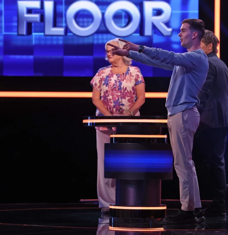 THE FLOOR: Rob Lowe in the “Gamble for Glory" episode of THE FLOOR airing on Wednesday October 21 (8:00-9:00 PM ET/PT) on FOX. CR/ Lorraine O’Sullivan / FOX. ©2026 FOX Media LLC.