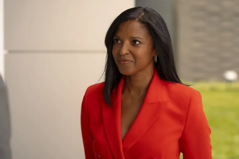 "Juno" -- Coverage of the CBS Original Series CUPERTINO, scheduled to air on the CBS Television Network. Pictured: Reneé Elise Goldsberry as Nichole Ferebee. Photo: Elizabeth Fisher/CBS ©2026 CBS Broadcasting, Inc. All Rights Reserved.