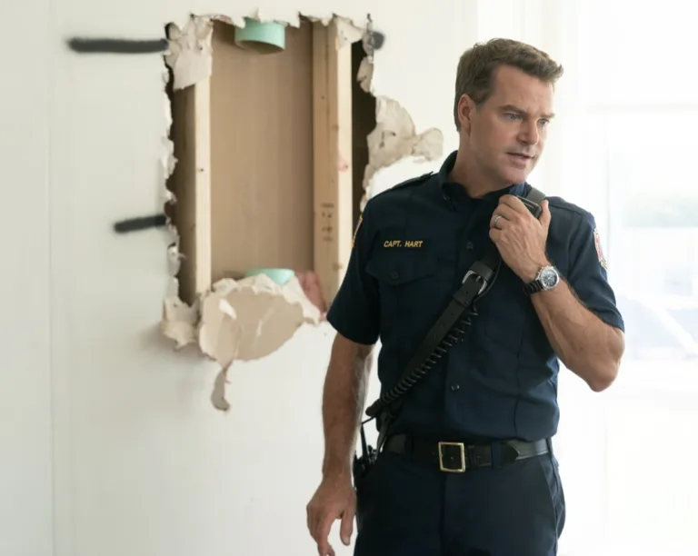 9-1-1: NASHVILLE Season 2 Episode 2 - “Boys and Boils” - The 113 investigates cries in an apartment’s walls and deadly beauty products. Meanwhile, Nashville’s newest criminal threatens more plagues and surprises Cammie with a direct call. Don clashes with Ryan, and Blythe firmly maintains the bed divorce. THURSDAY, OCT. 22 (9:00-10:00 p.m. EDT) on ABC. (Disney/Jake Giles Netter) 
CHRIS O'DONNELL