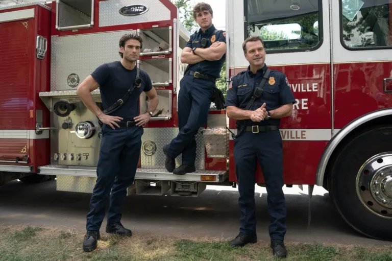 9-1-1: NASHVILLE - “Boys and Boils” - The 113 investigates cries in an apartment’s walls and deadly beauty products. Meanwhile, Nashville’s newest criminal threatens more plagues and surprises Cammie with a direct call. Don clashes with Ryan, and Blythe firmly maintains the bed divorce. THURSDAY, OCT. 22 (9:00-10:00 p.m. EDT) on ABC. (Disney/Jake Giles Netter) 
HUNTER MCVEY, MICHAEL PROVOST, CHRIS O'DONNELL