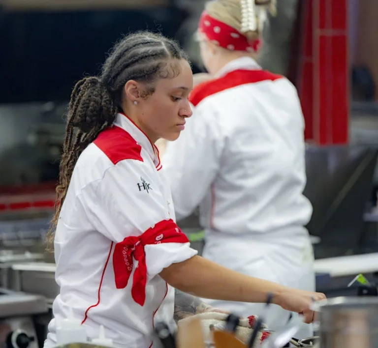HELL'S KITCHEN: Contestants in the HELL’S KITCHEN episode airing Thursday, October 22 (8:00- 9:01PM ET/PT) on FOX. CR: Jeff Neira / FOX. ©2026 FOX Media LLC