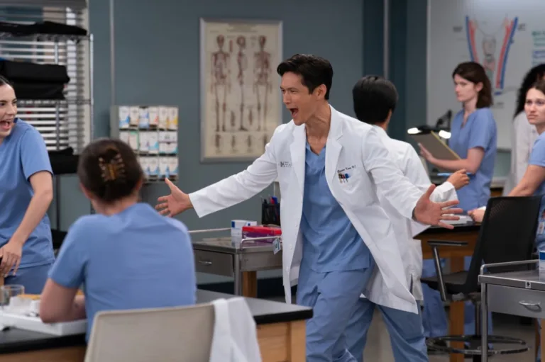 GREY’S ANATOMY Season 23 Episode 3 - “It’s All Wrong, but It’s All Right” - As Blue fights to reclaim his place at Grey Sloan, Jo is pulled from motherhood back into the OR. Jules and Winston’s relationship remains strained, and Bailey struggles to find her footing as a student. THURSDAY, OCT. 29 (10:00-11:00 p.m. EDT) on ABC. (Disney/Ser Baffo) 
HARRY SHUM JR.