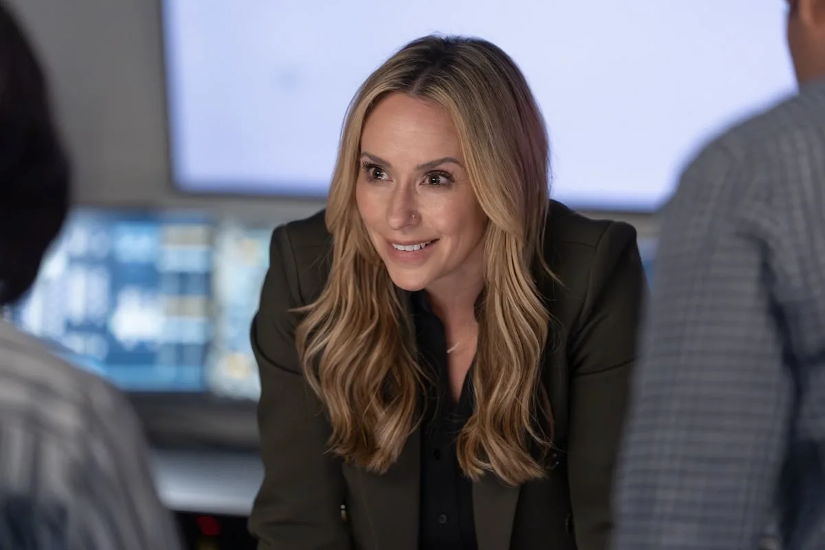 9-1-1 Season 10 Episode 3 : “Streets of Fire” - In the wake of the volcanic eruption, Maddie and the 118 race to divert a river of lava before it consumes a packed hospital. Athena, still trapped underground, faces a massive obstacle that cuts her off from any chance of calling for help. THURSDAY, OCT. 29 (8:00-9:00 p.m. EDT) on ABC. (Disney/Christopher Willard) JENNIFER LOVE HEWITT
