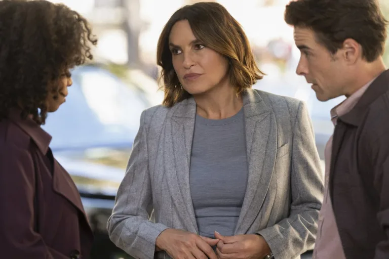Law & Order: SVU Season 28 Episode 4 -- "Arcana" Episode 28004 -- Pictured: (l-r) Aimé Donna Kelly as Capt. Renee Curry, Mariska Hargitay as Capt. Olivia Benson, Corey Cott as Det. Jake Griffin -- (Photo by: Virginia Sherwood/NBC)