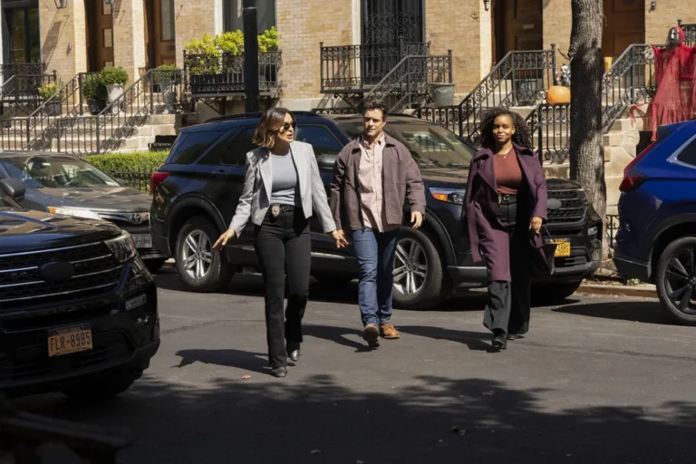 LAW & ORDER: SPECIAL VICTIMS UNIT Season 28 Episode 4 -- "Arcana" Episode 28004 -- Pictured: (l-r) Mariska Hargitay as Capt. Olivia Benson, Corey Cott as Det. Jake Griffin, Aimé Donna Kelly as Capt. Renee Curry -- (Photo by: Virginia Sherwood/NBC)